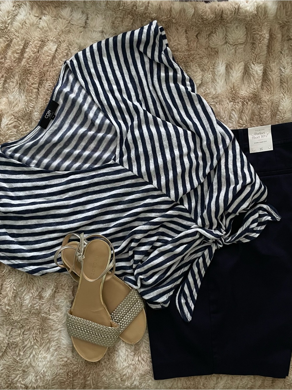 Coin 1804 Los Angeles Navy:White Chevron Short Sleeve Top w Front tie at waist